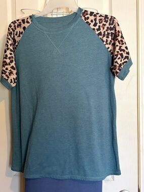 Teal Short-Sleeve Top with Contrast Sleeves